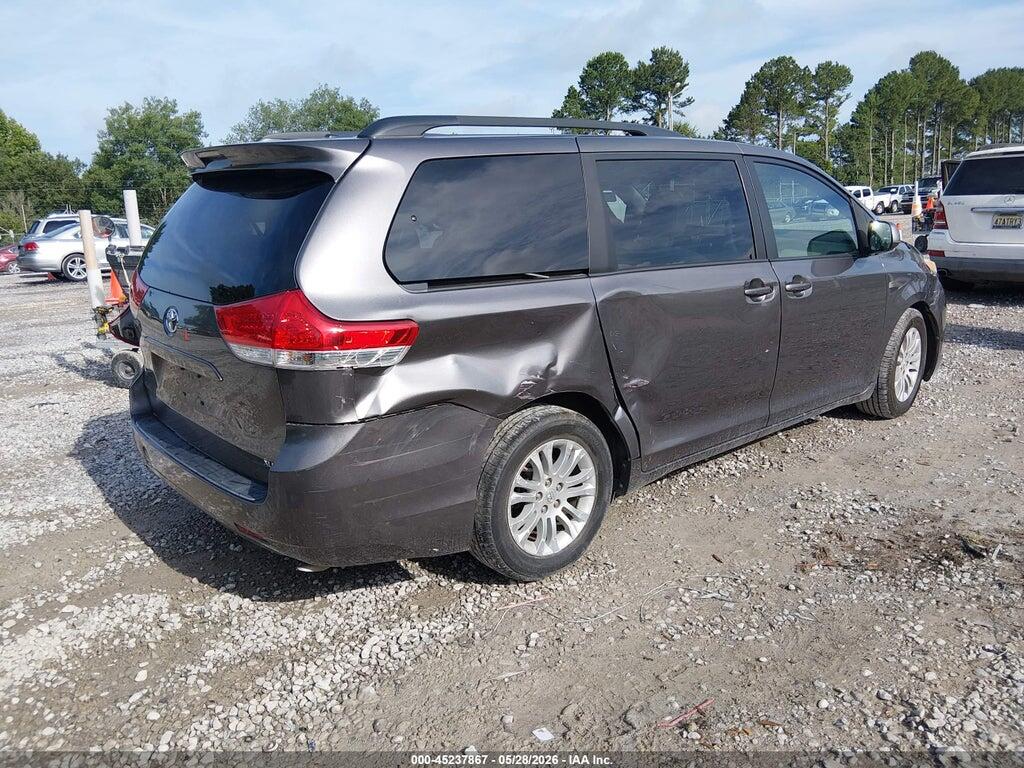 5TDYK3DC2BS053267 2011 TOYOTA SIENNA photo no. 4