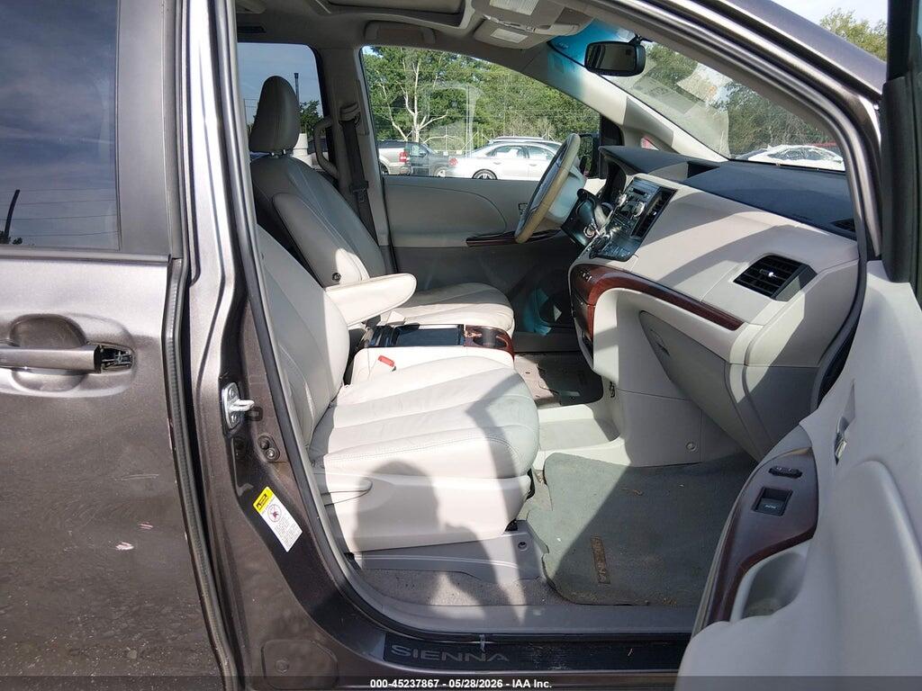 5TDYK3DC2BS053267 2011 TOYOTA SIENNA photo no. 5