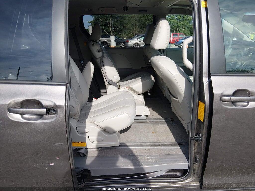 5TDYK3DC2BS053267 2011 TOYOTA SIENNA photo no. 8
