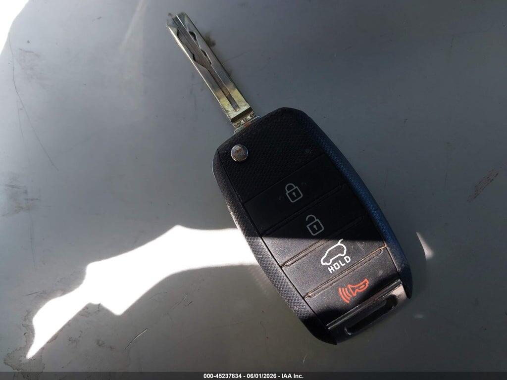 KNDMB5C19G6113904 2016 KIA SEDONA photo no. 11