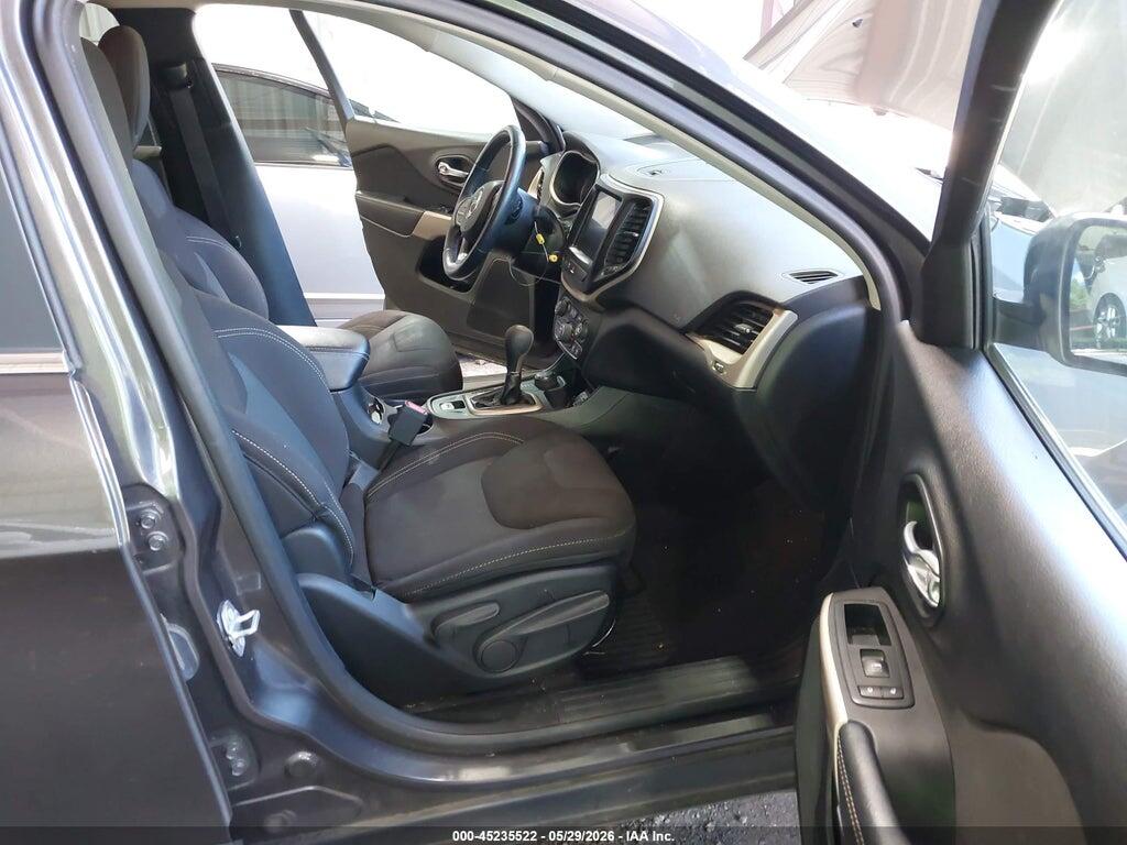 1C4PJMCS7HW608879 2017 JEEP CHEROKEE photo no. 5