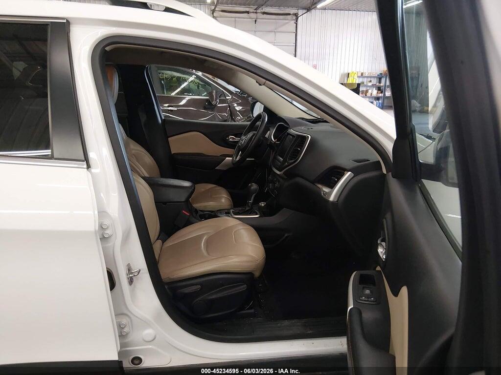 1C4PJMDS5HW613173 2017 JEEP CHEROKEE photo no. 5