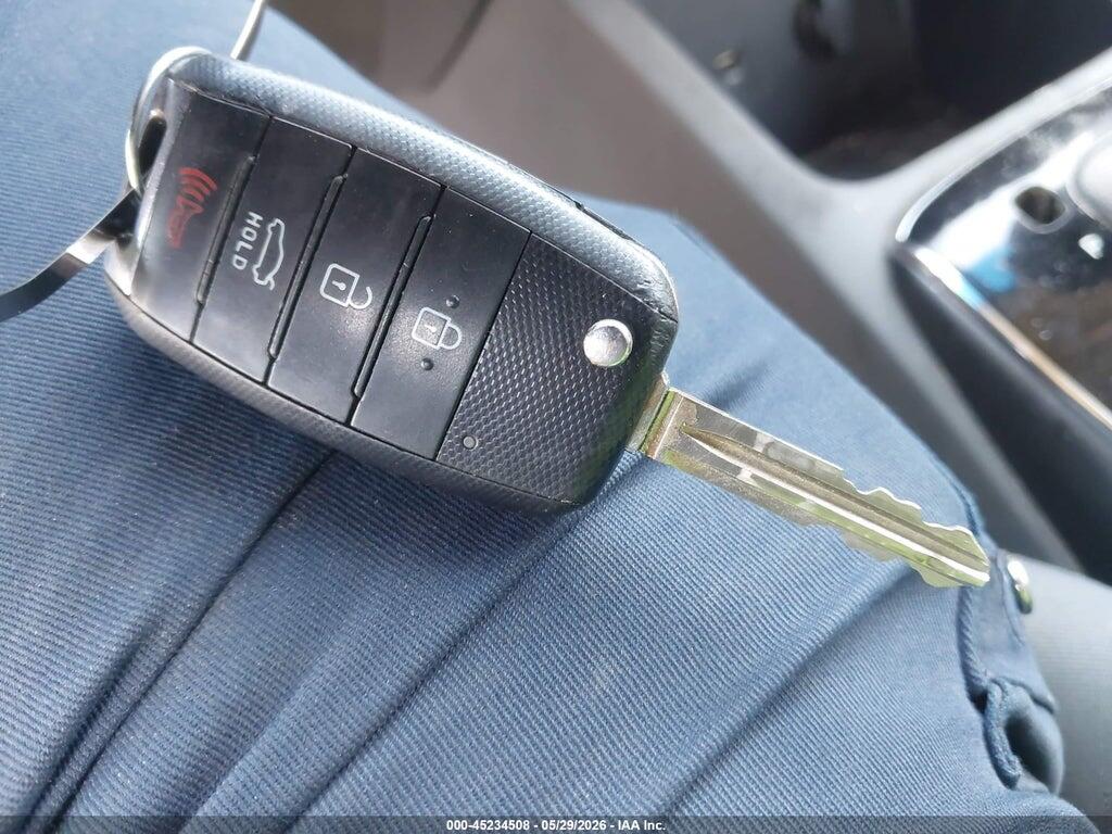 3KPFK4A71JE236320 2018 KIA FORTE photo no. 11