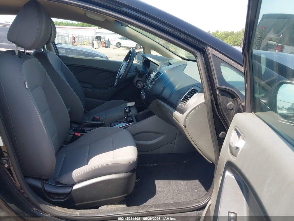 3KPFK4A71JE236320 2018 KIA FORTE photo no. 5