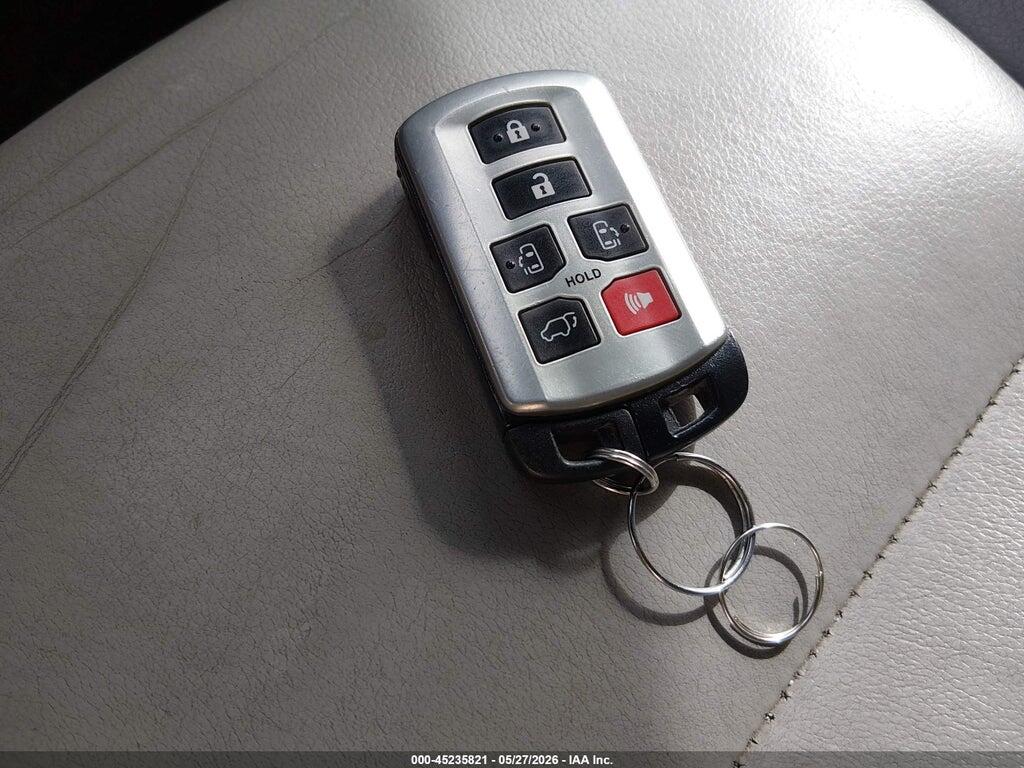 5TDYZ3DC0KS001454 2019 TOYOTA SIENNA photo no. 11