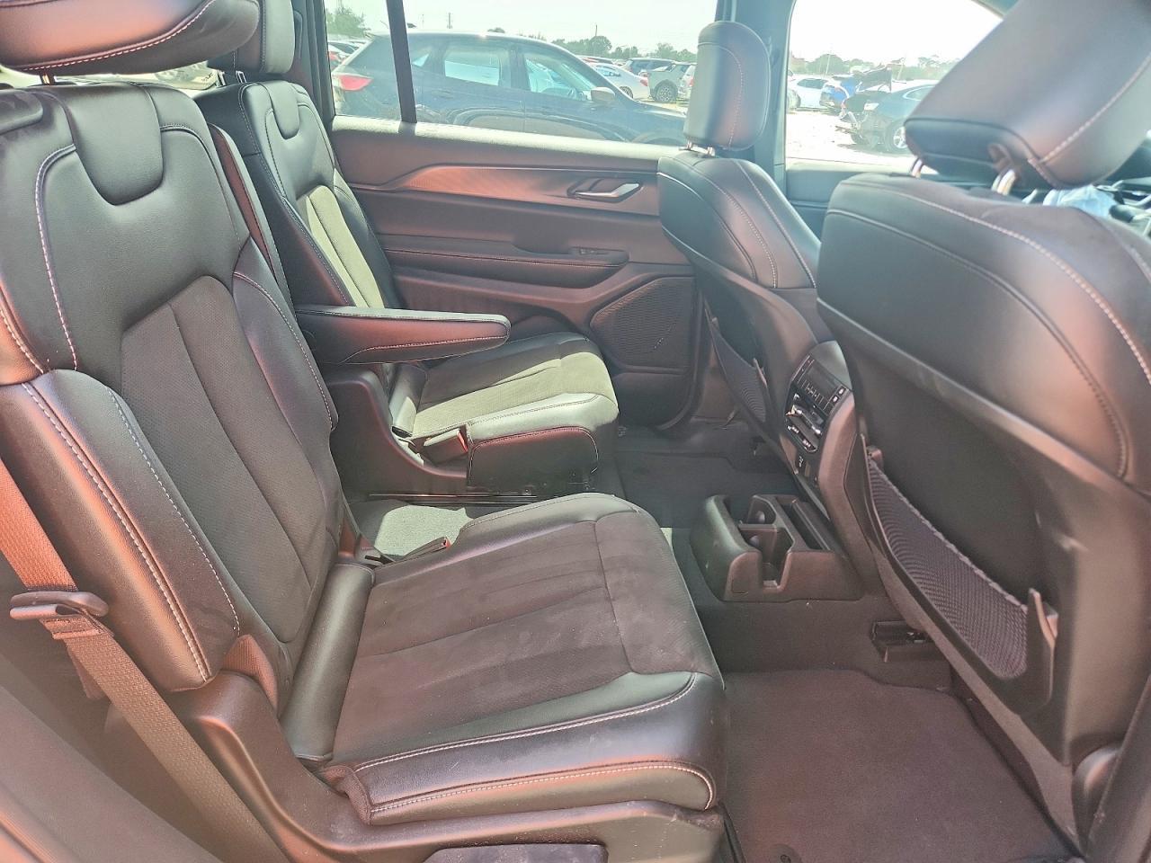 2023 JEEP GRAND CHEROKEE L LAREDO/L ALTITUDE — Фото 11 из 13