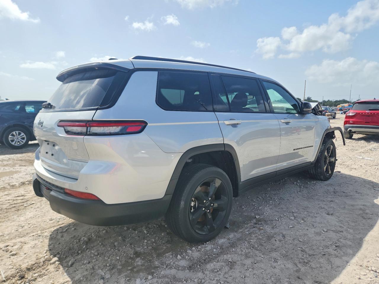 2023 JEEP GRAND CHEROKEE L LAREDO/L ALTITUDE — Фото 3 из 13
