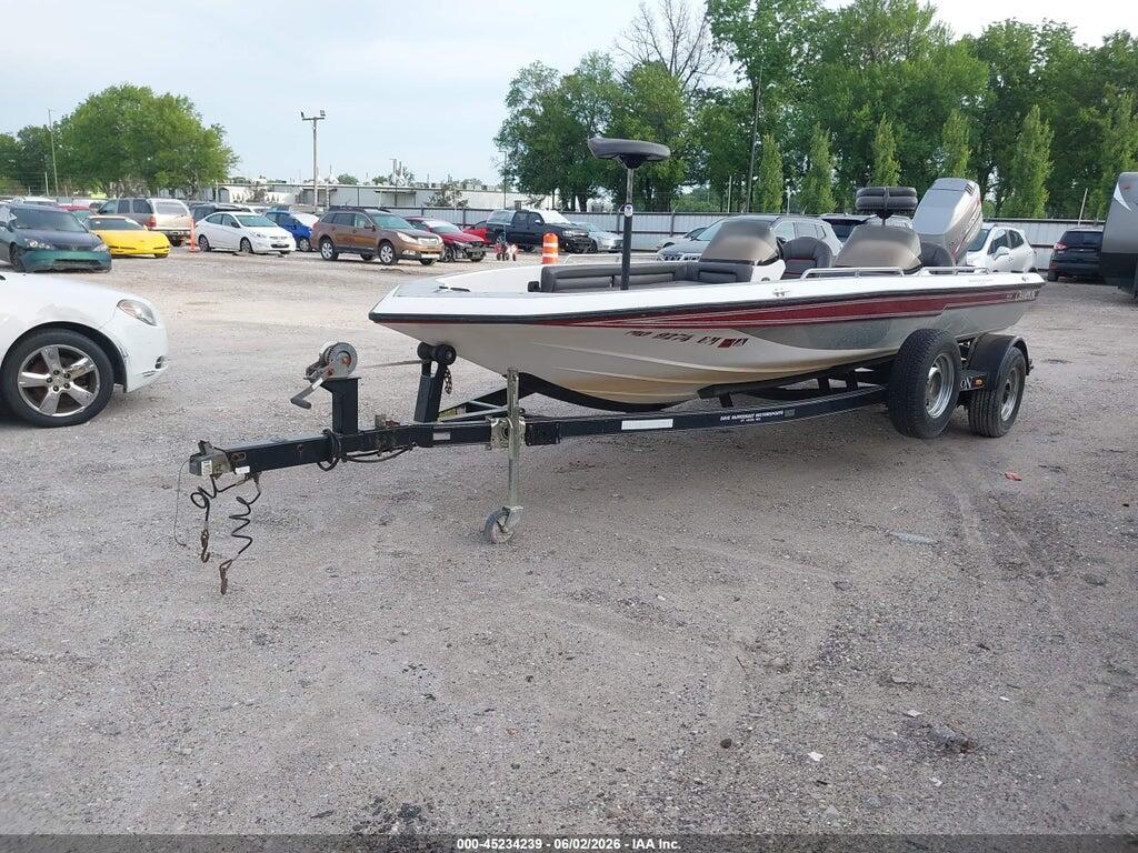 00000TSB29120E898 1998 CHAMPION 202 BASS BOAT AND TRAILER photo no. 2