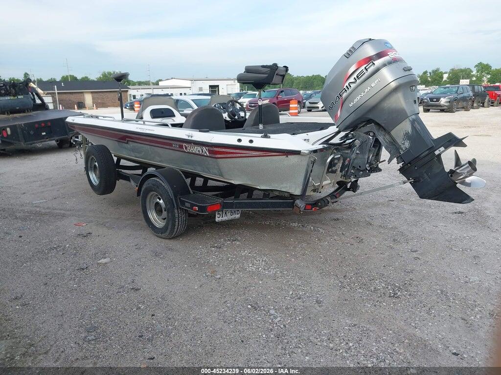 00000TSB29120E898 1998 CHAMPION 202 BASS BOAT AND TRAILER photo no. 3