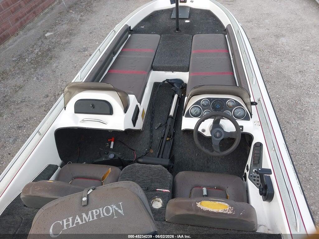 00000TSB29120E898 1998 CHAMPION 202 BASS BOAT AND TRAILER photo no. 5
