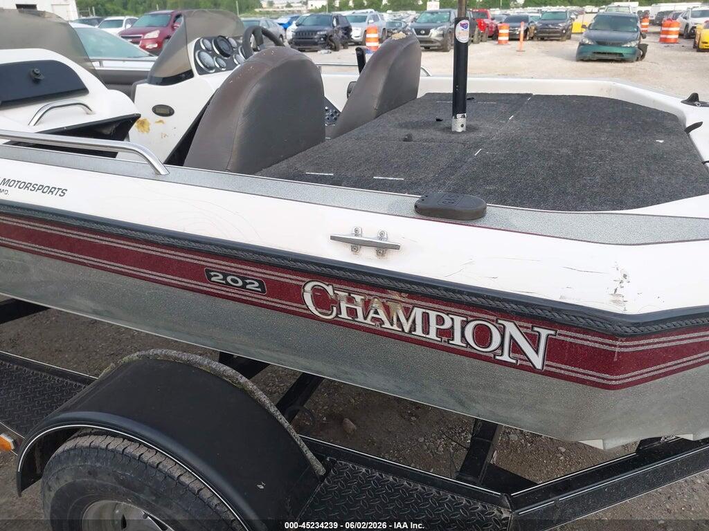 00000TSB29120E898 1998 CHAMPION 202 BASS BOAT AND TRAILER photo no. 6