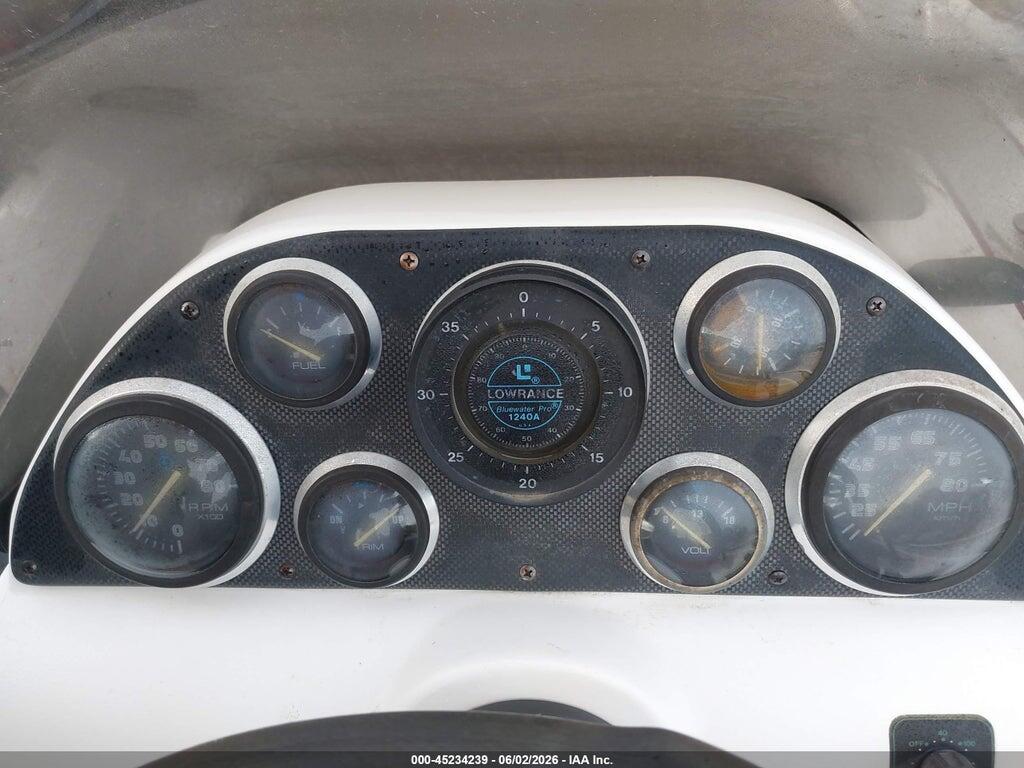 00000TSB29120E898 1998 CHAMPION 202 BASS BOAT AND TRAILER photo no. 7
