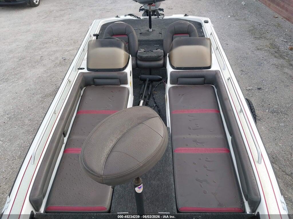 00000TSB29120E898 1998 CHAMPION 202 BASS BOAT AND TRAILER photo no. 8