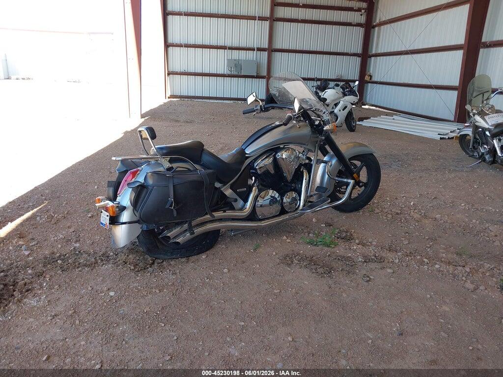 JH2SC6672DK300423 2013 HONDA VT1300 photo no. 4