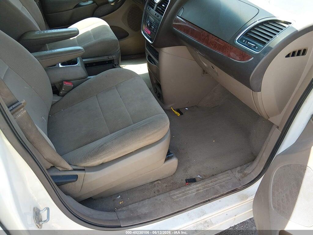2A4RR5DG7BR635639 2011 CHRYSLER TOWN & COUNTRY photo no. 5