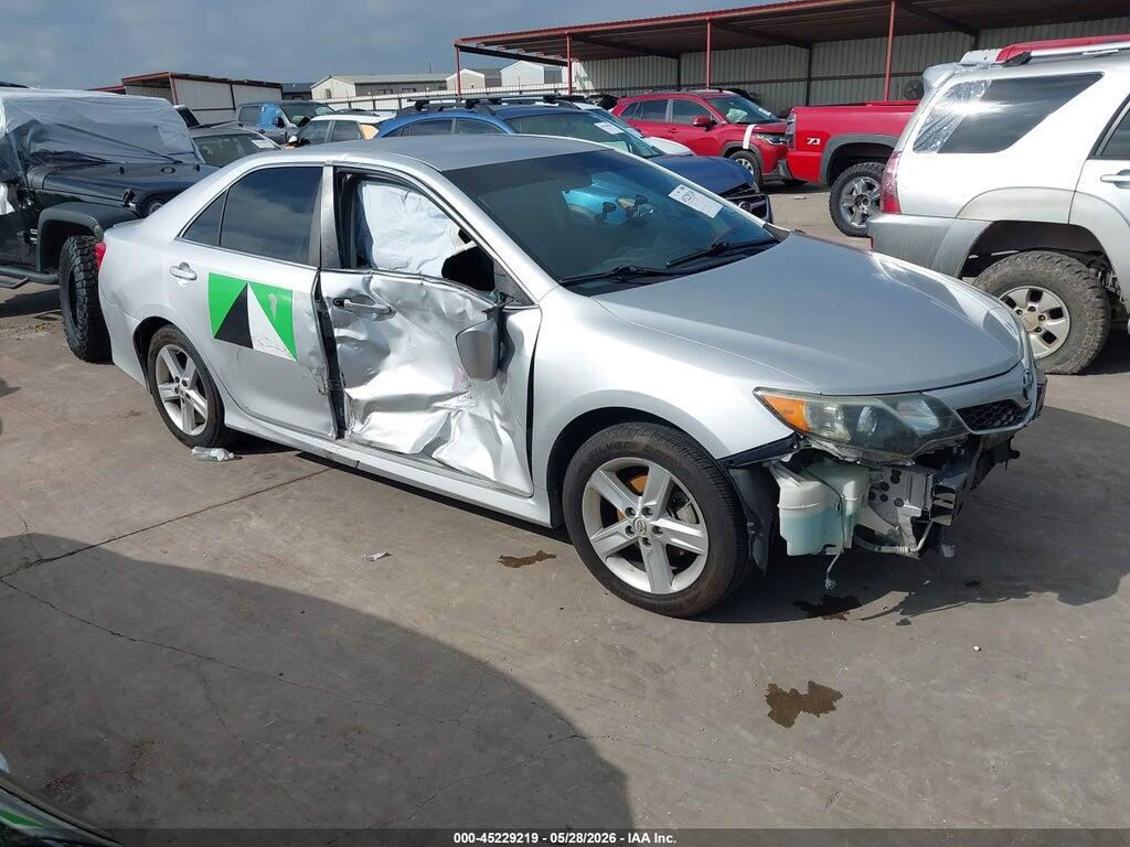 4T1BF1FK1EU404720 2014 TOYOTA CAMRY photo no. 1
