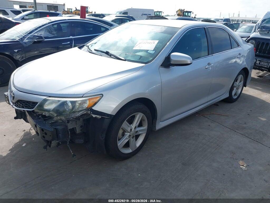 4T1BF1FK1EU404720 2014 TOYOTA CAMRY photo no. 2