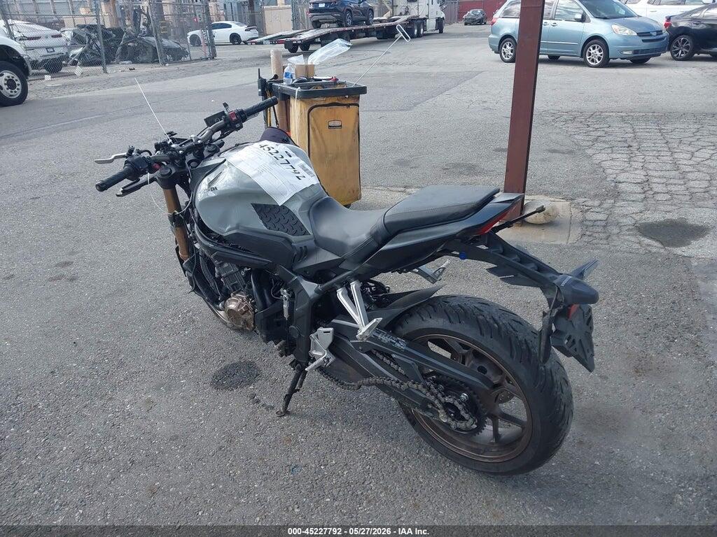 MLHRH165XR5000125 2024 HONDA CB650 photo no. 3