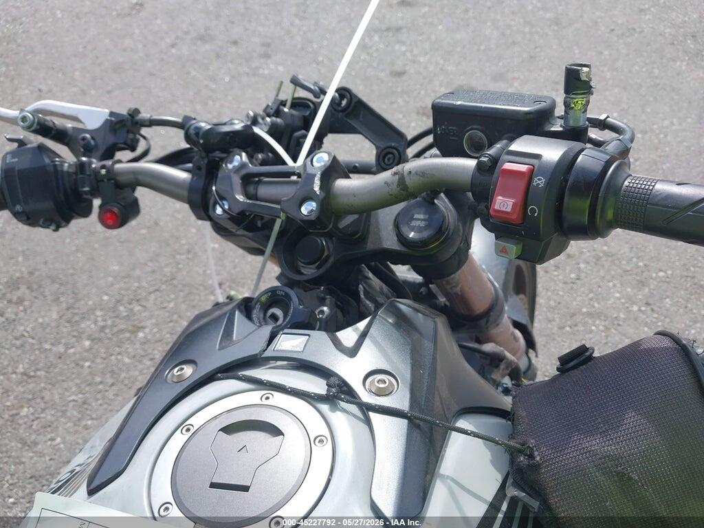 MLHRH165XR5000125 2024 HONDA CB650 photo no. 7