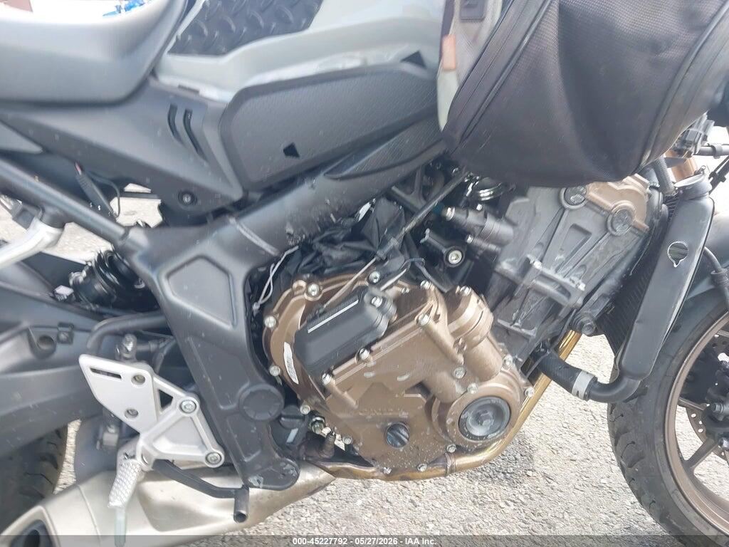 MLHRH165XR5000125 2024 HONDA CB650 photo no. 8