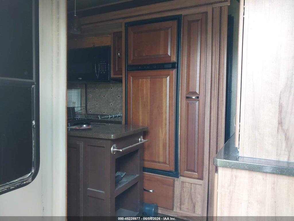 4EZFV3622E6097906 2014 KZ RV DURANGO 345SE photo no. 5