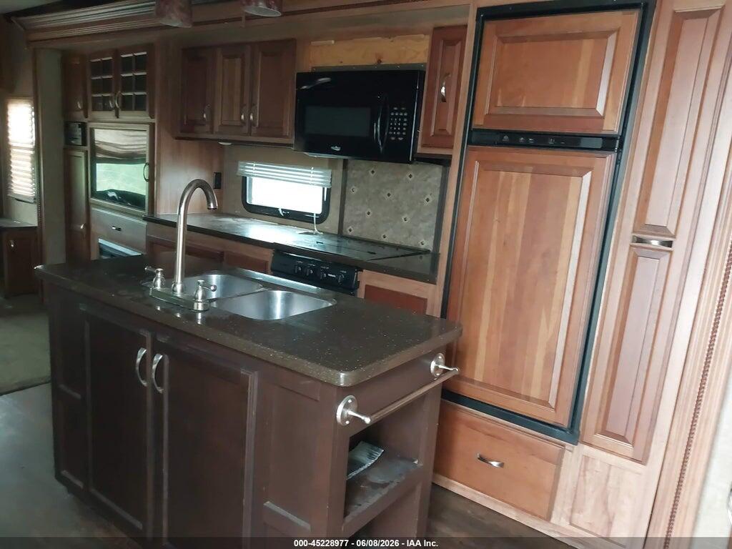 4EZFV3622E6097906 2014 KZ RV DURANGO 345SE photo no. 8