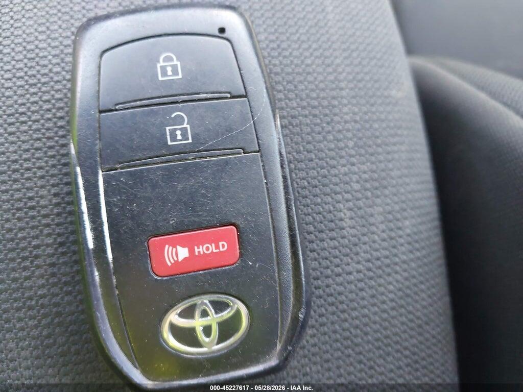 7MUCAAAG3NV030017 2022 TOYOTA COROLLA CROSS photo no. 11