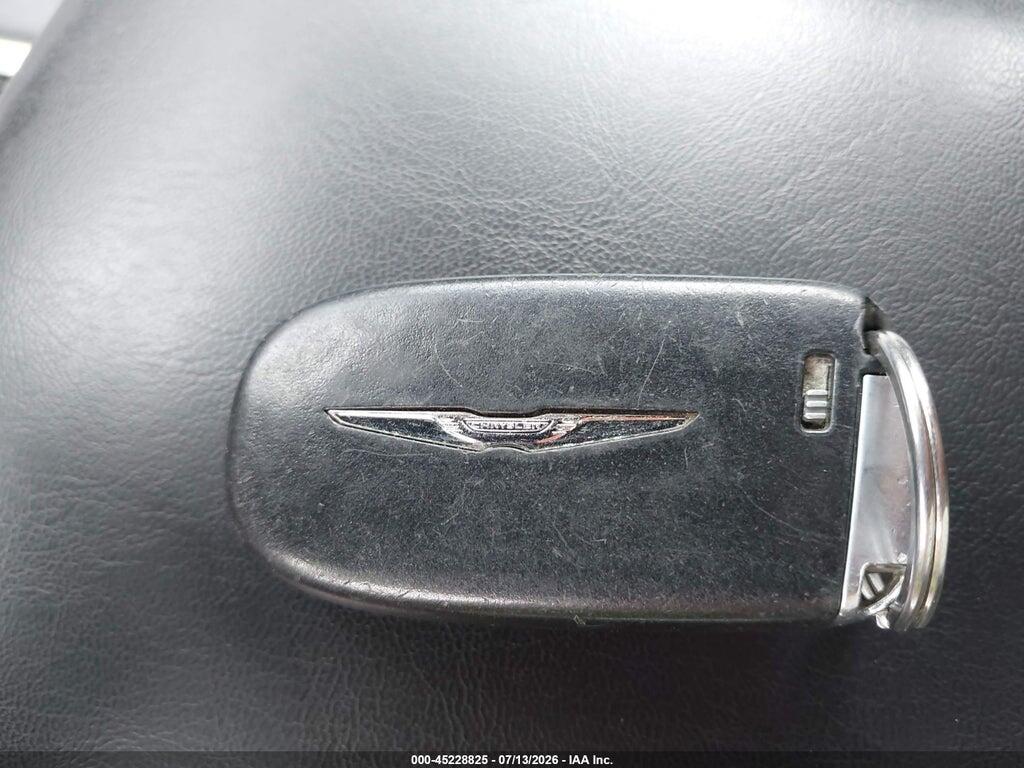 2C3CCAEG5KH609717 2019 CHRYSLER 300 photo no. 11