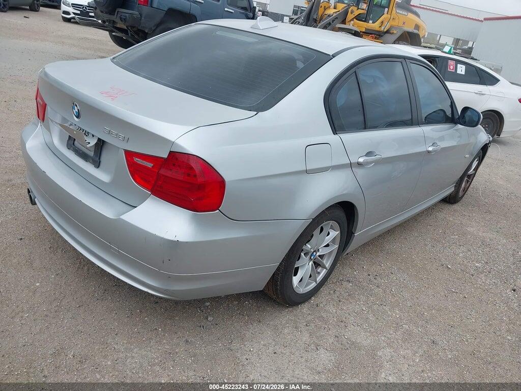 WBAPH7G52ANM51515 2010 BMW 328I photo no. 4