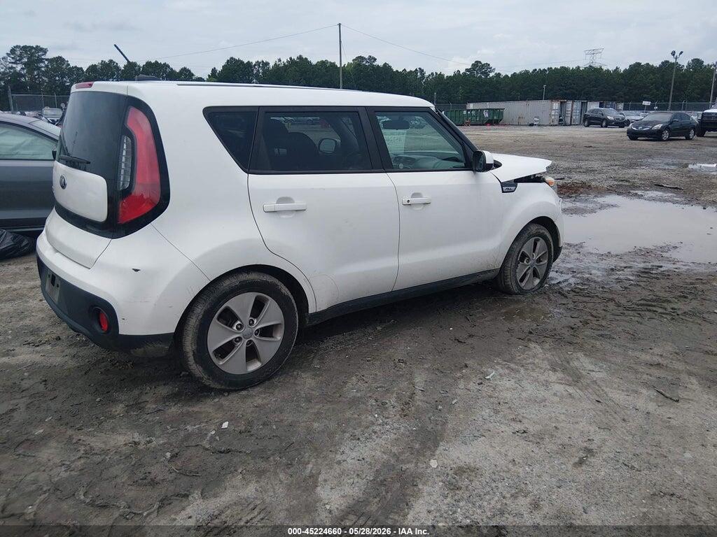 KNDJN2A29J7564207 2018 KIA SOUL photo no. 4