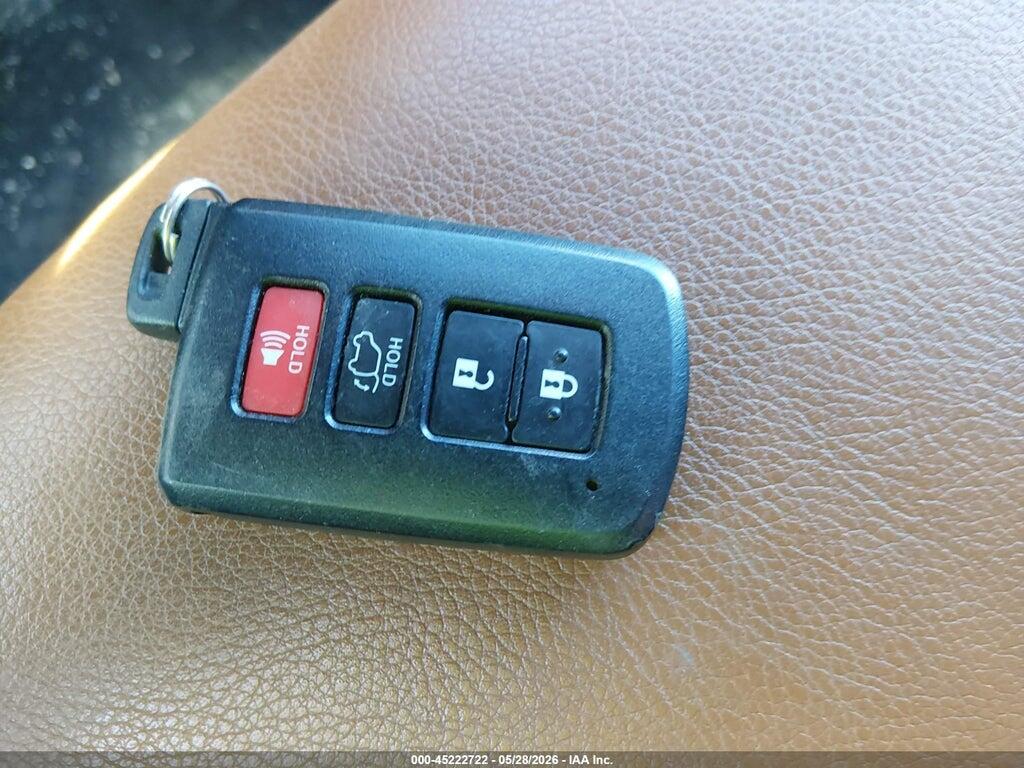 JTMDJREV2HD079408 2017 TOYOTA RAV4 HYBRID photo no. 11