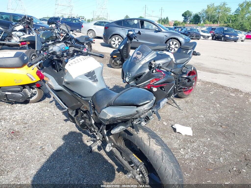 JKAEXEJ16JDA02543 2018 KAWASAKI EX650 photo no. 3