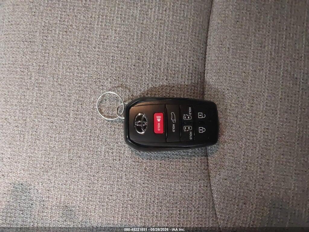 5TDKSKFC4TS251833 2026 TOYOTA SIENNA photo no. 11