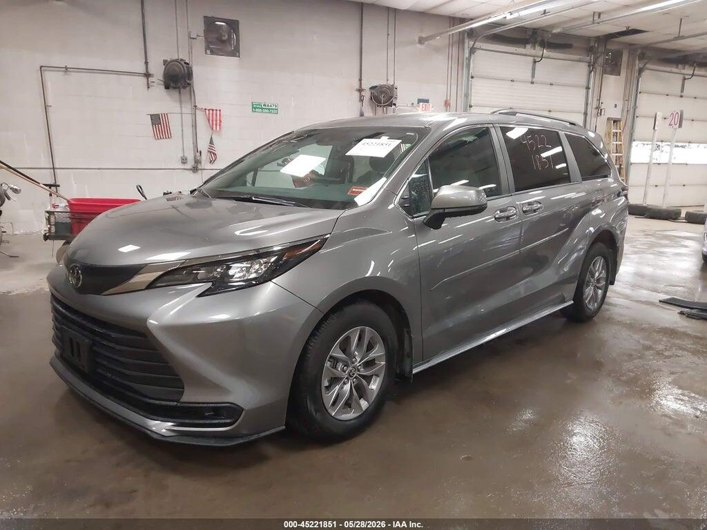 5TDKSKFC4TS251833 2026 TOYOTA SIENNA photo no. 2