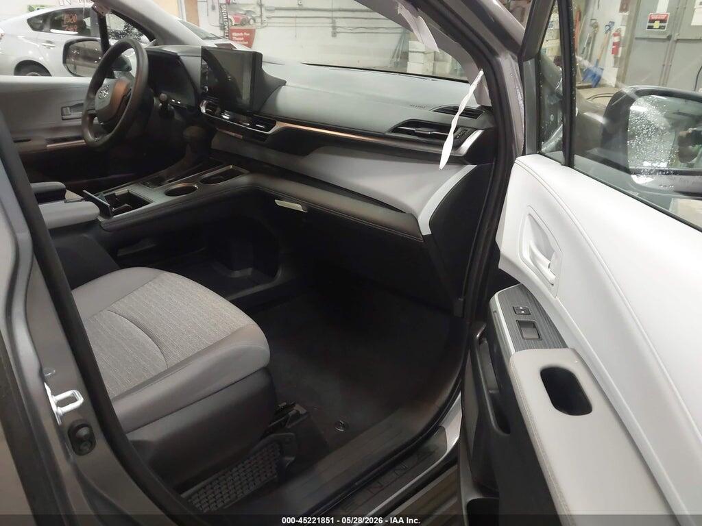 5TDKSKFC4TS251833 2026 TOYOTA SIENNA photo no. 5