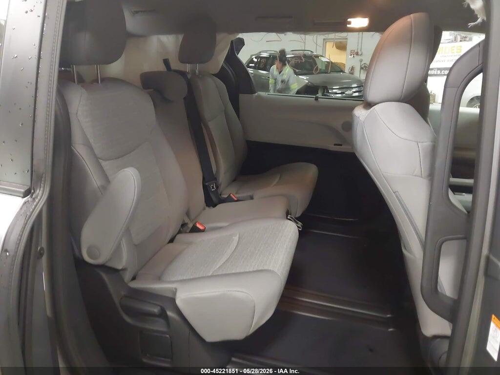 5TDKSKFC4TS251833 2026 TOYOTA SIENNA photo no. 8