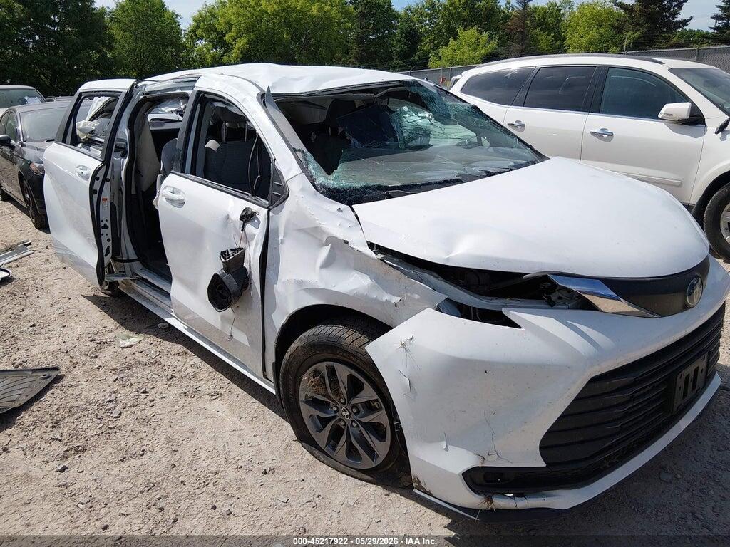 5TDKSKFC0MS025578 2021 TOYOTA SIENNA photo no. 1