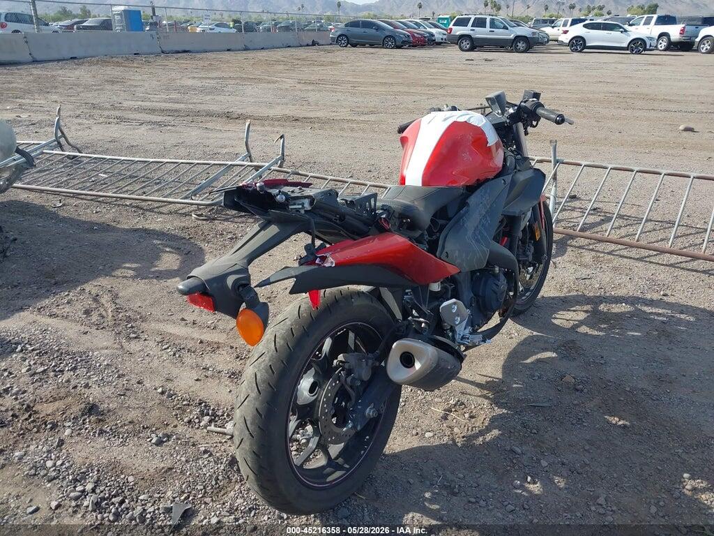 MH3RH06Y6FK004615 2015 YAMAHA YZFR3 photo no. 4