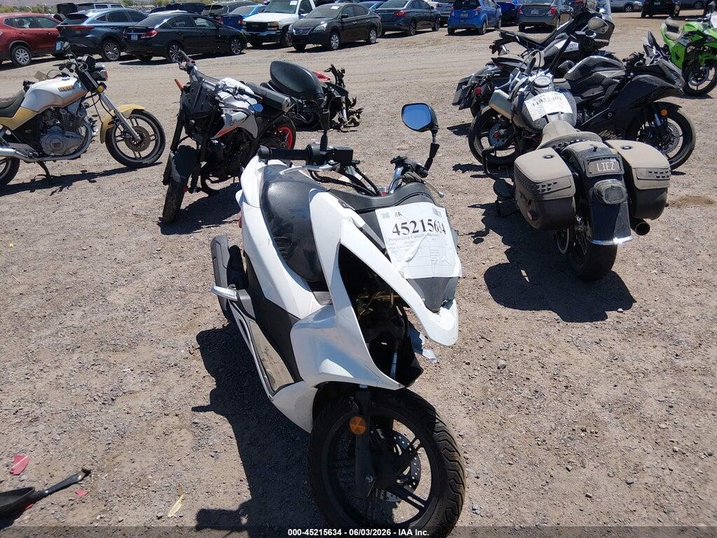 RLHKF1809HY200437 2017 HONDA PCX photo no. 1