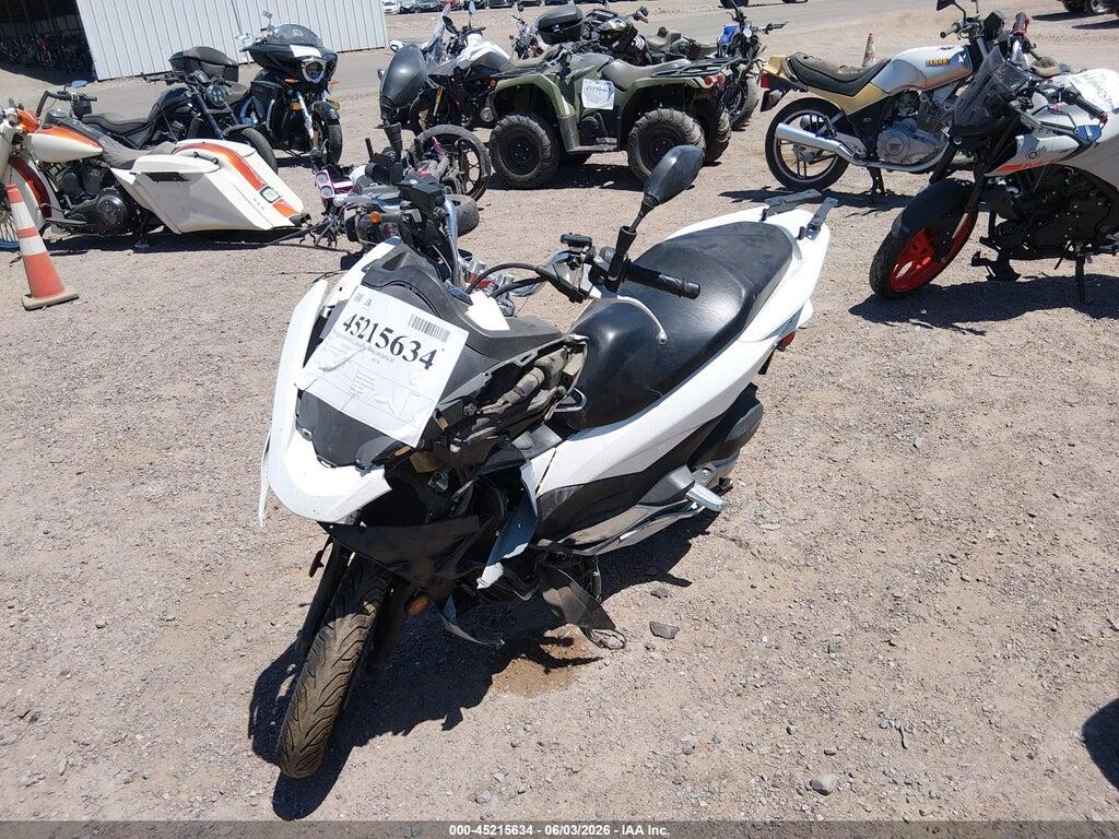 RLHKF1809HY200437 2017 HONDA PCX photo no. 2