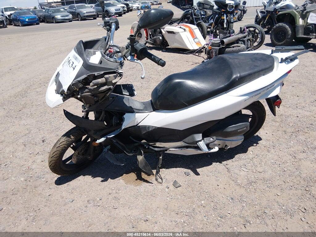 RLHKF1809HY200437 2017 HONDA PCX photo no. 9