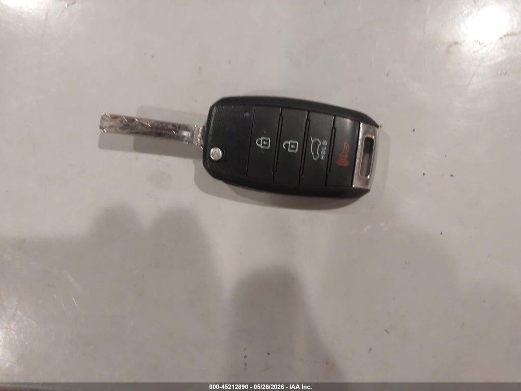 KNDJP3A56H7464800 2017 KIA SOUL photo no. 11