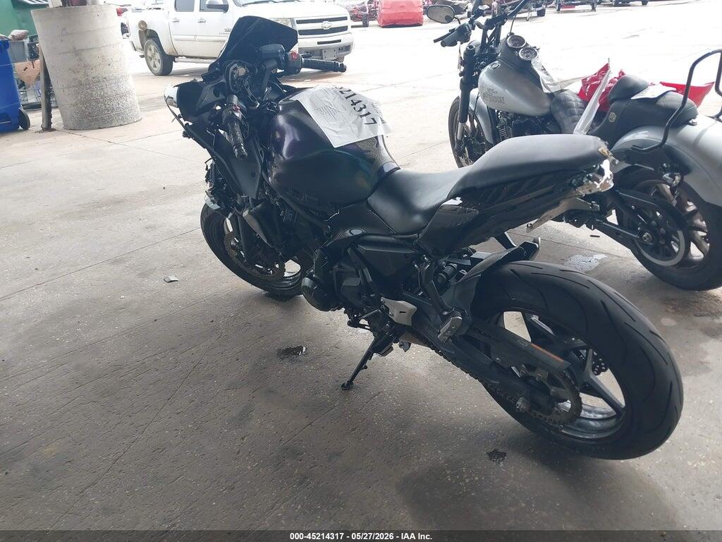 JKAEXEJ10KDA04029 2019 KAWASAKI EX650 photo no. 3