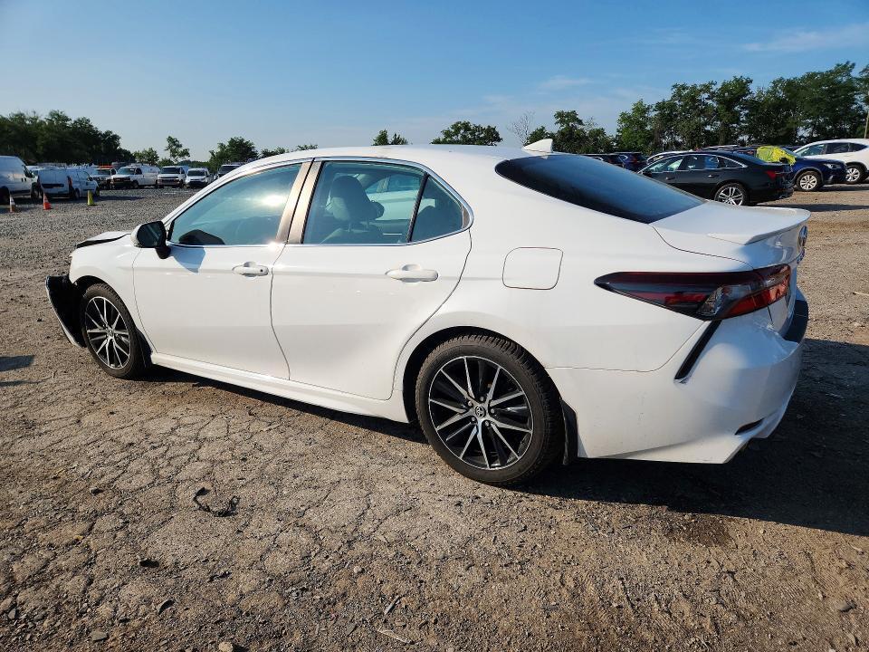 2022 TOYOTA CAMRY HYBRID SE — Фото 2 из 12