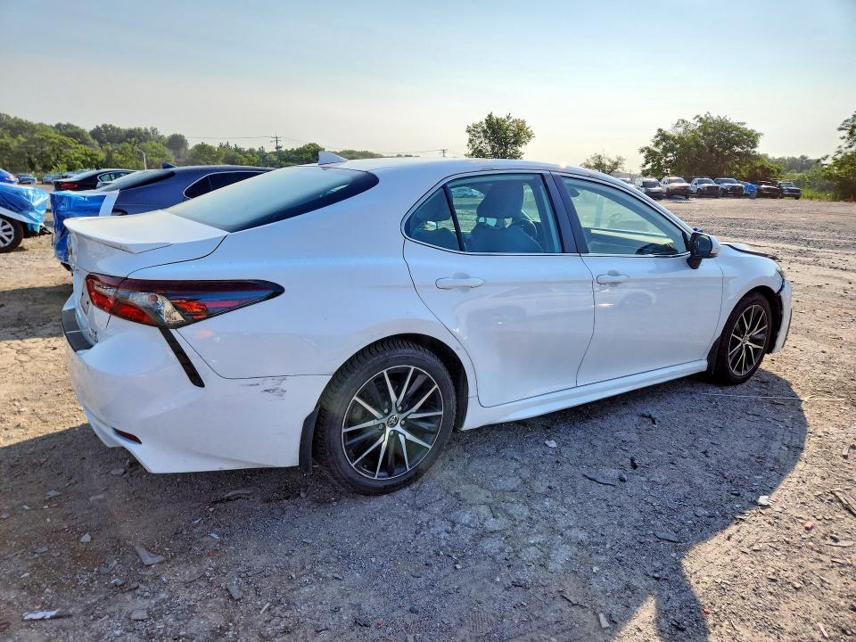 2022 TOYOTA CAMRY HYBRID SE — Фото 3 из 12