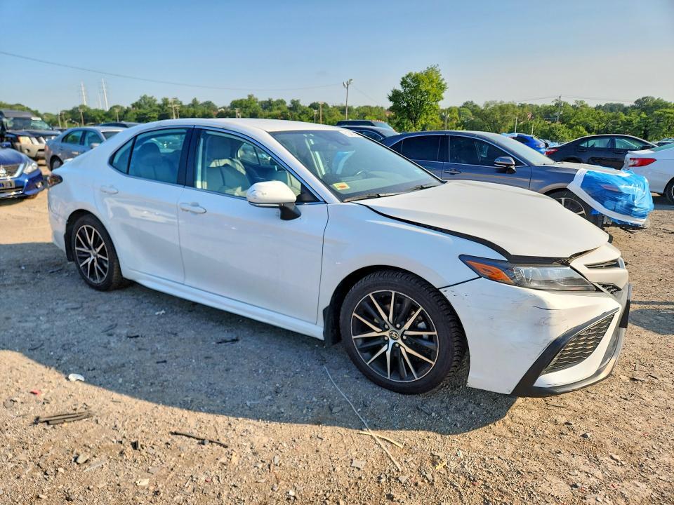 2022 TOYOTA CAMRY HYBRID SE — Фото 4 из 12