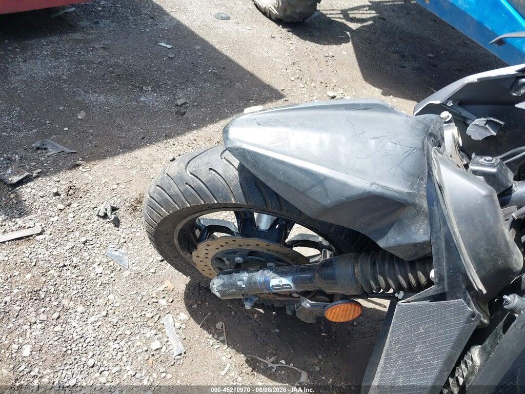 RKRSEB1Y5MA006301 2021 YAMAHA YW125 photo no. 11