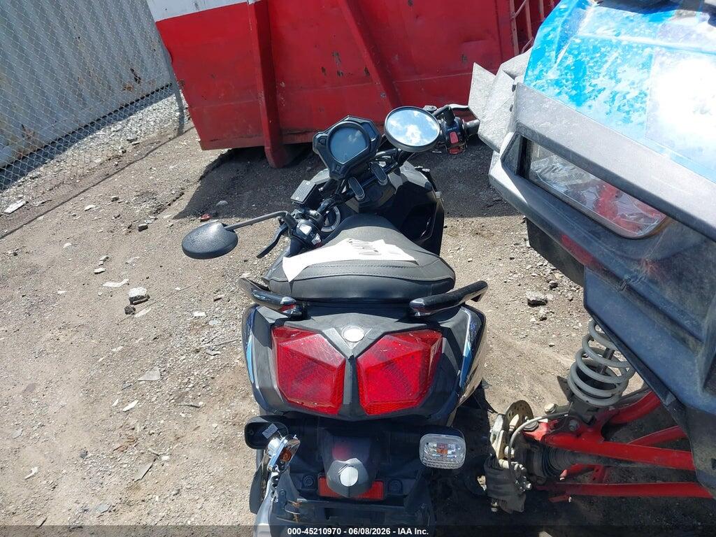 RKRSEB1Y5MA006301 2021 YAMAHA YW125 photo no. 4