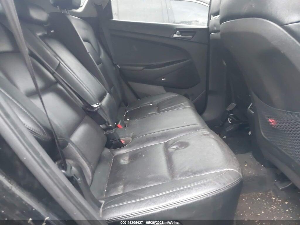 KM8J33A44HU415952 2017 HYUNDAI TUCSON photo no. 8