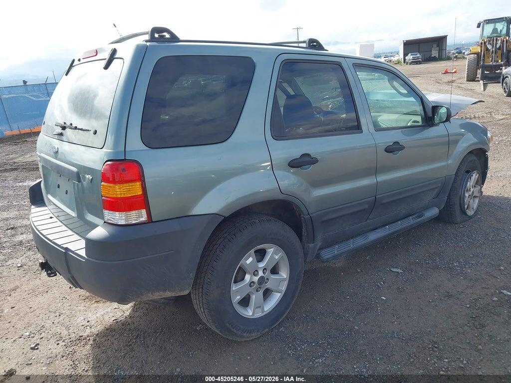 1FMYU03135KD40102 2005 FORD ESCAPE photo no. 4